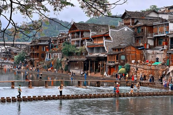 Phượng Hoàng Cổ Trấn