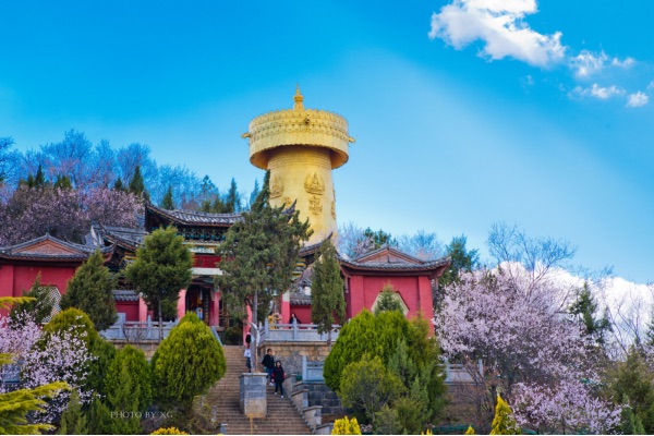 Tháp xoay Kinh Luân Lệ Giang