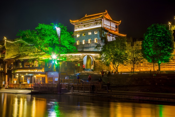 bắc môn tại phượng hoàng cổ trấn